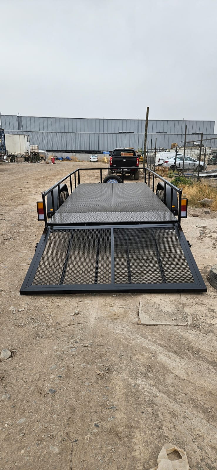 Carro de Arrastre Doble Eje con Rampa Abatible – 2.000 kg 5MT