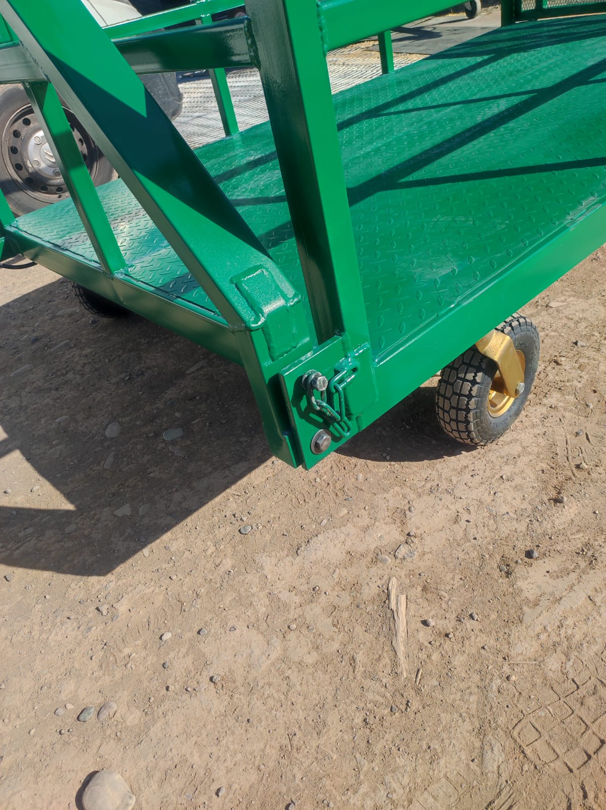 Carro de Arrastre Porta Basureros – Uso Operativo y Logístico