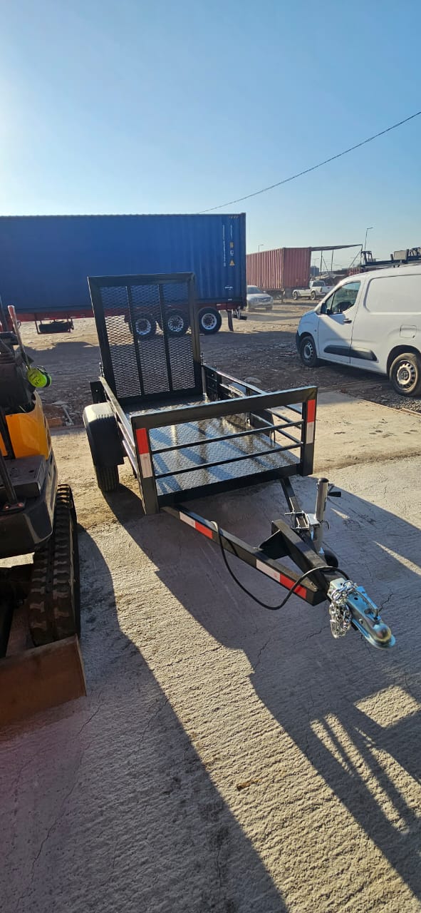 Carro Multicarga con Rampa Abatible – Transporte Versátil de Carga General