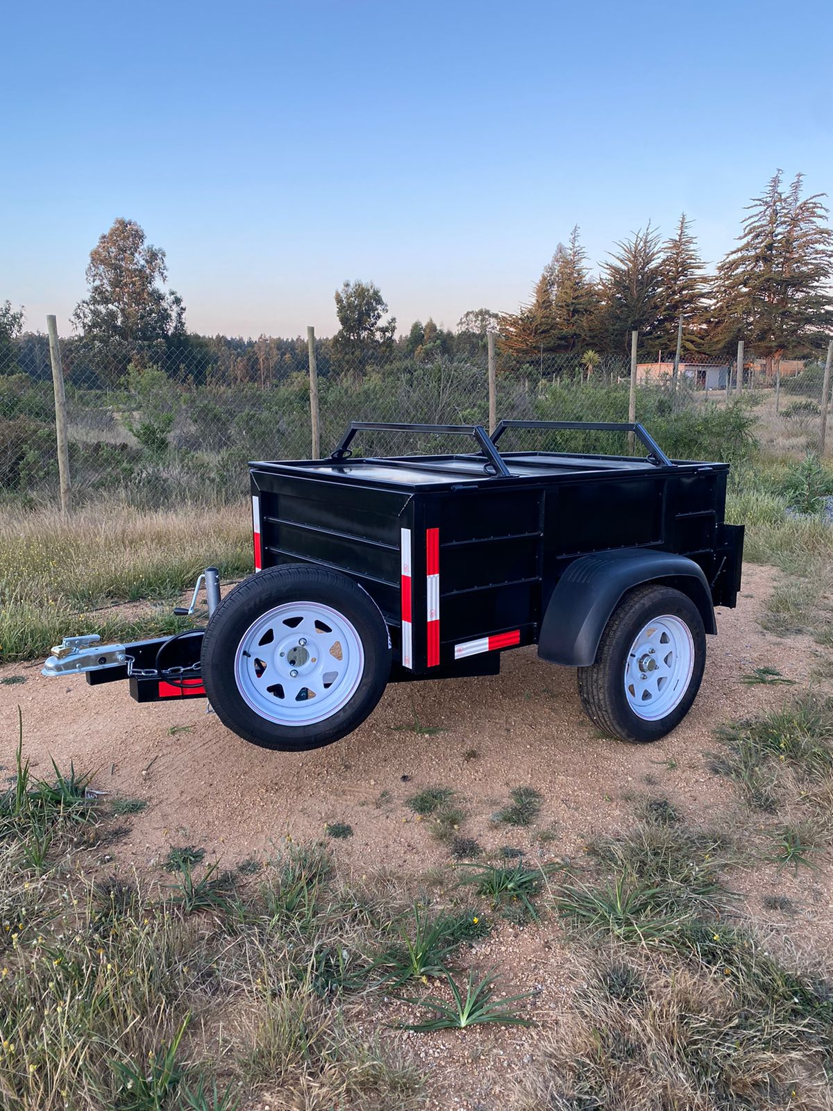 Carro de Arrastre Cerrado Multicarga 650 kg – Uso General